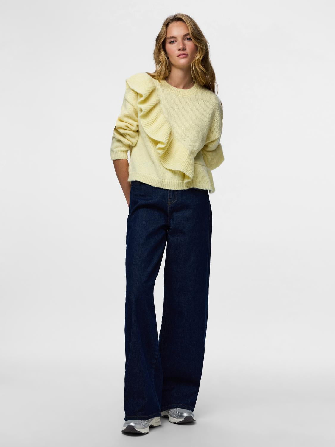 model_shot-front_full